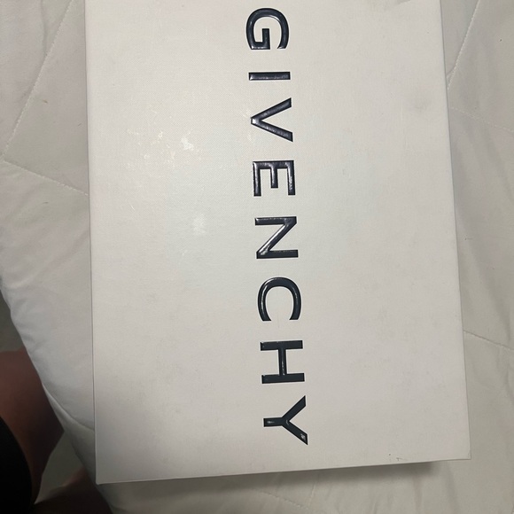 Givency tennis shoe - Picture 8 of 8